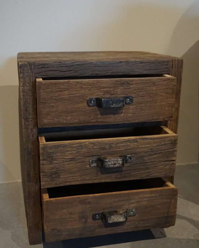 Rene Houtman Oud Houten Nachtkastje | 3 Lades | H60 x B50 x D35 cm