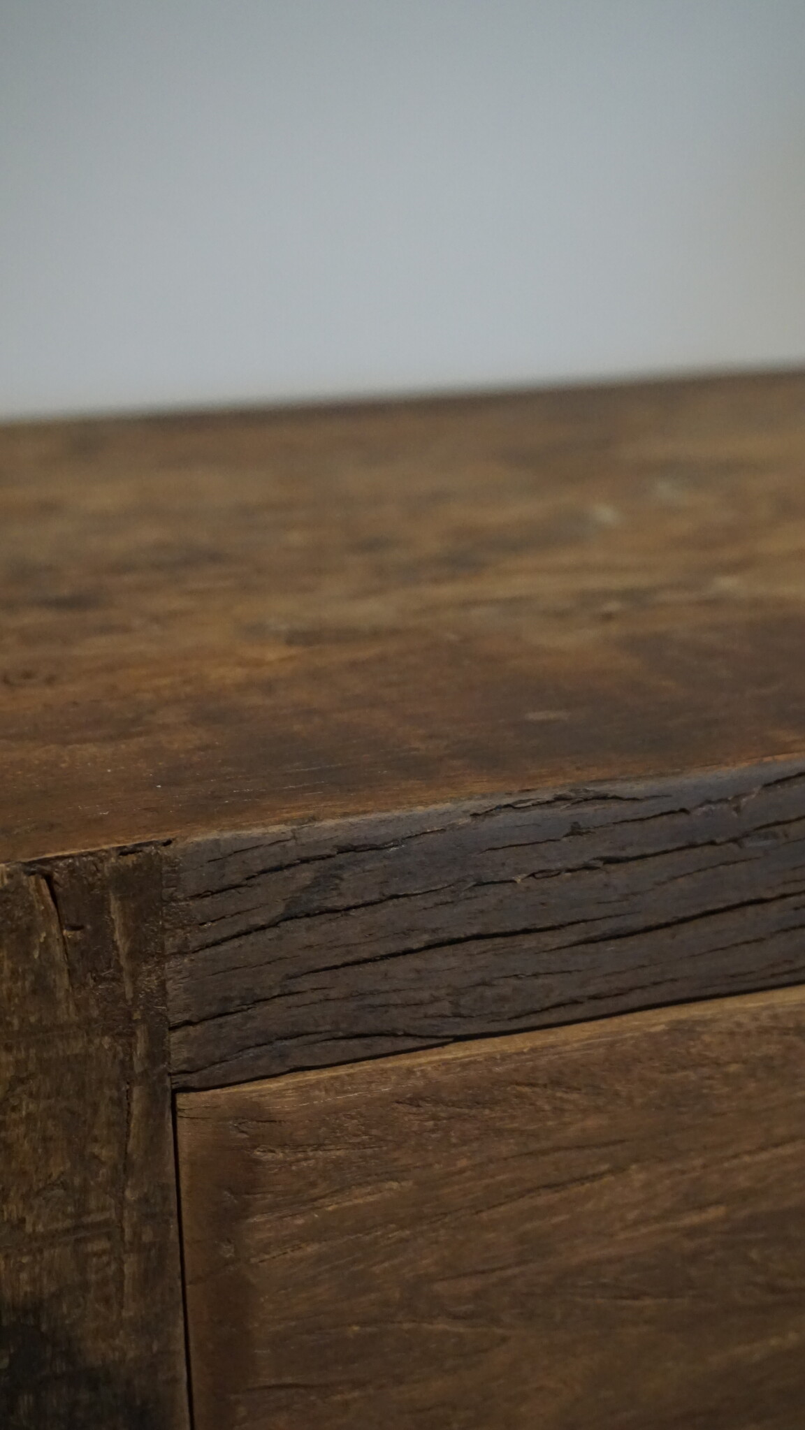 Rene Houtman Oud Houten Nachtkastje | 3 Lades | H60 x B50 x D35 cm