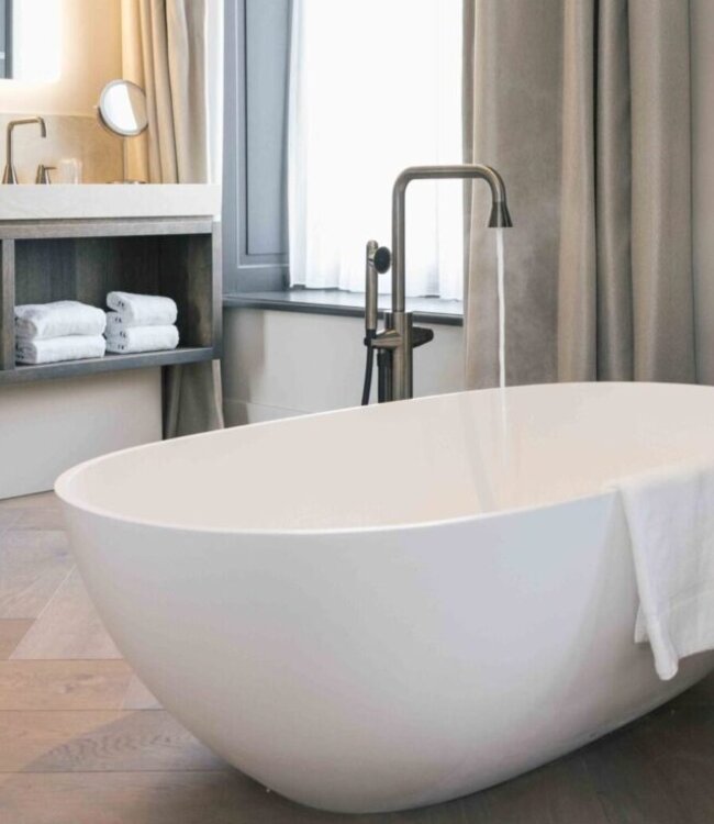 JEE-O Cone Vrijstaande Badvuller Met Handdouche | 2 Kleuren