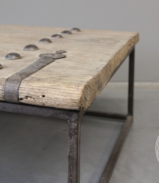 Be-Uniq Salontafel | Oude Deur | China | H46 x B134 x D80 cm