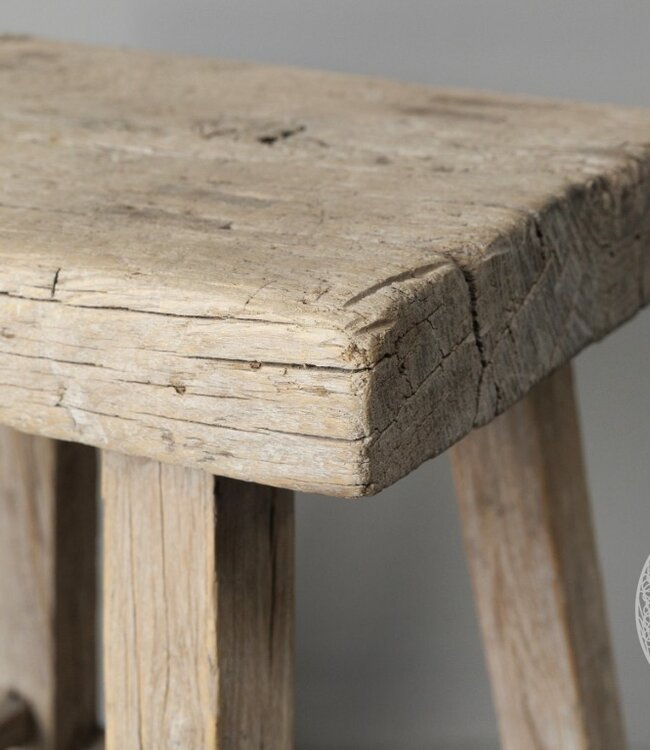 Be-Uniq Oude Bijzettafel | China | H52 x B43 x D34 cm