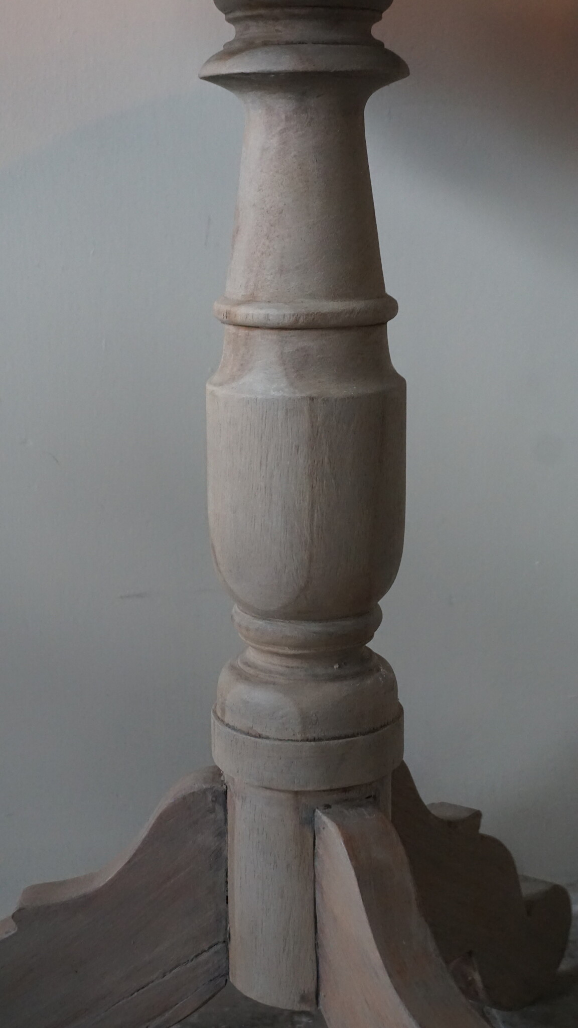 Rene Houtman Houten Wijntafel Willem | H71 x D50 cm