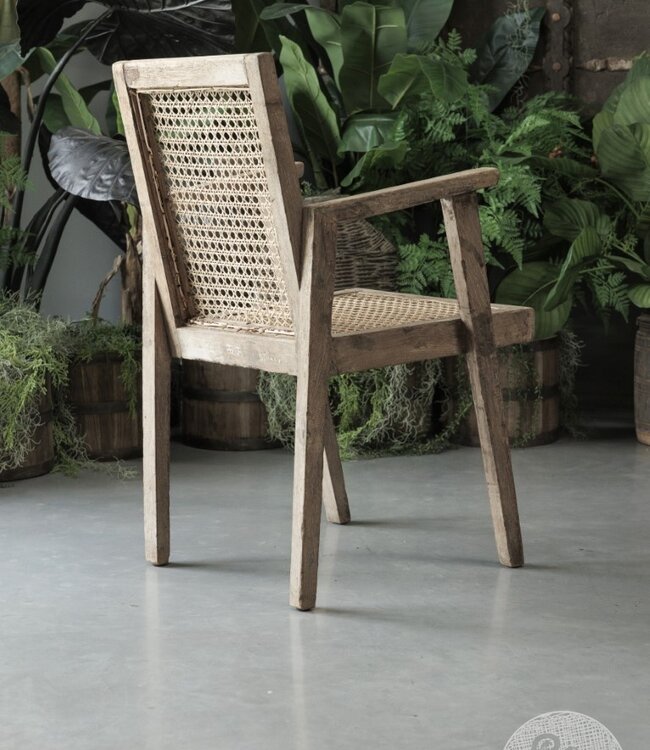 Be-Uniq Oude Armstoel | India | H92 x B55 x D54 cm