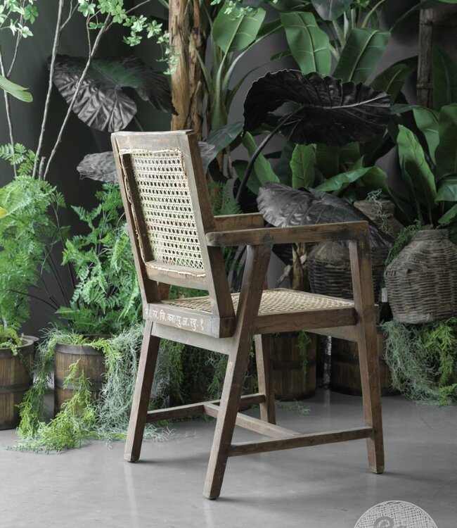 Be-Uniq Oude Armstoel | India | H92 x B55 x D54 cm