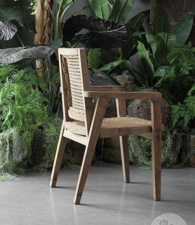 Be-Uniq Oude Armstoel | India | H92 x B55 x D54 cm