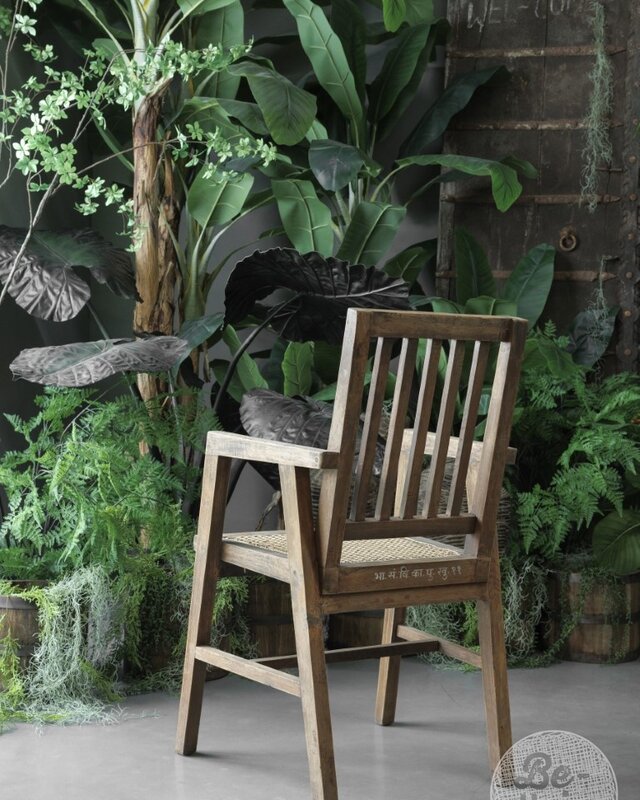Be-Uniq Oude Armstoel | India | H94 x B53 x D54 cm