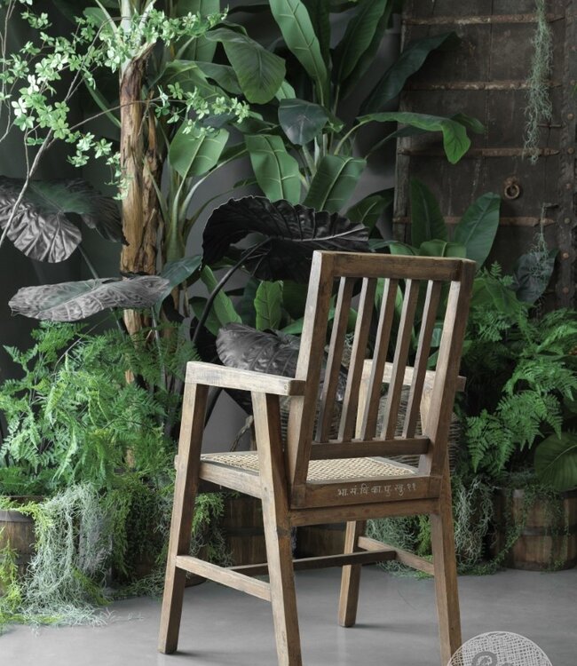 Be-Uniq Oude Armstoel | India | H94 x B53 x D54 cm