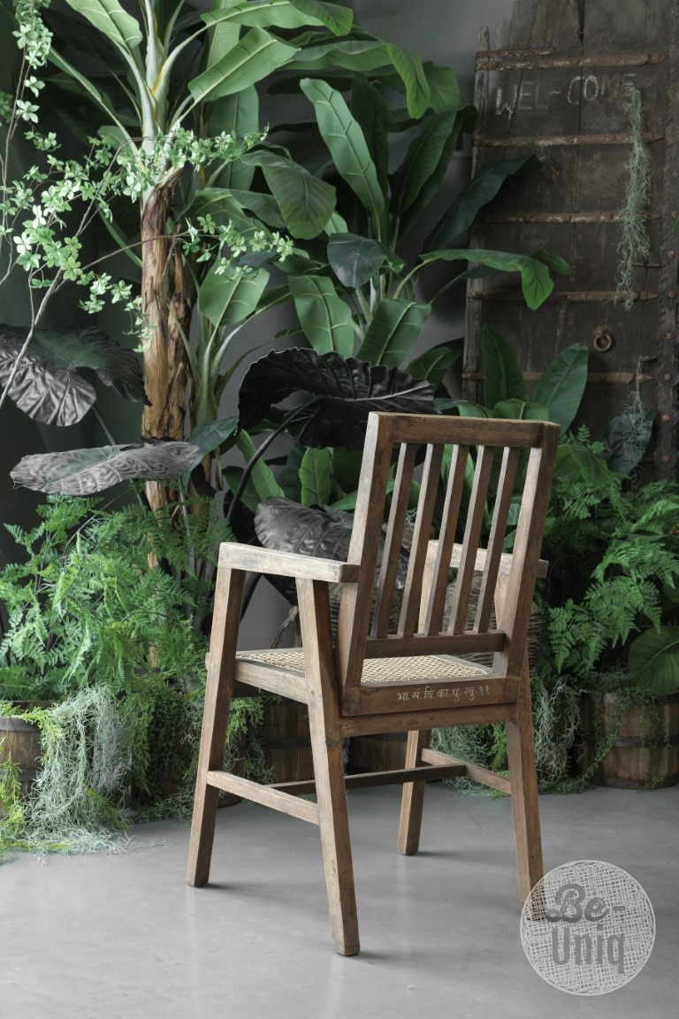 Be-Uniq Oude Armstoel | India | H94 x B53 x D54 cm