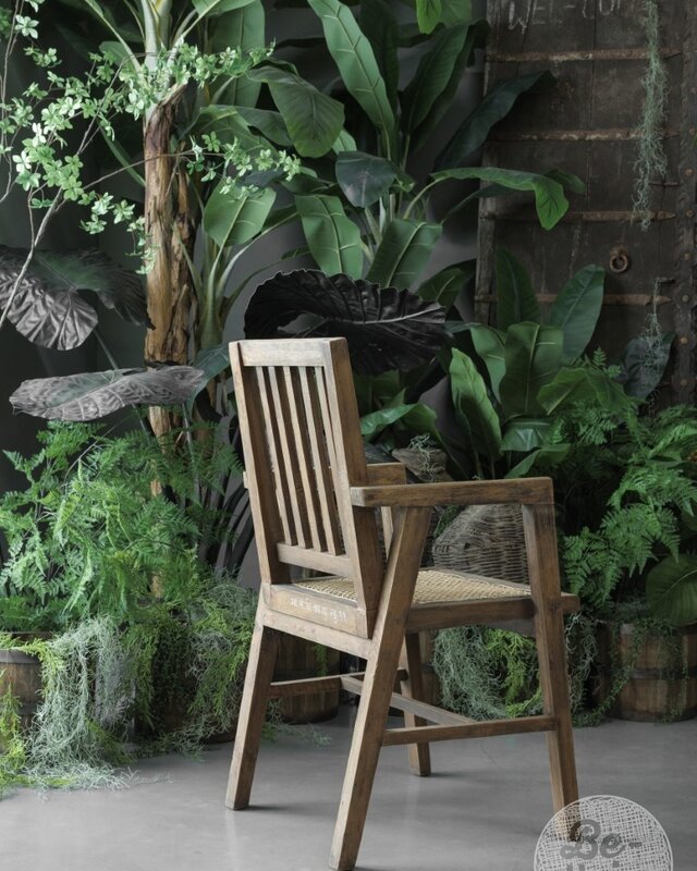 Be-Uniq Oude Armstoel | India | H94 x B53 x D54 cm