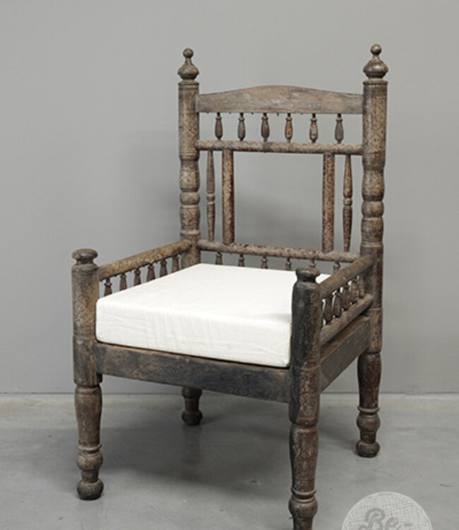 Be-Uniq Oude Dessert Stoel | India | H107 x B57 x D56 cm