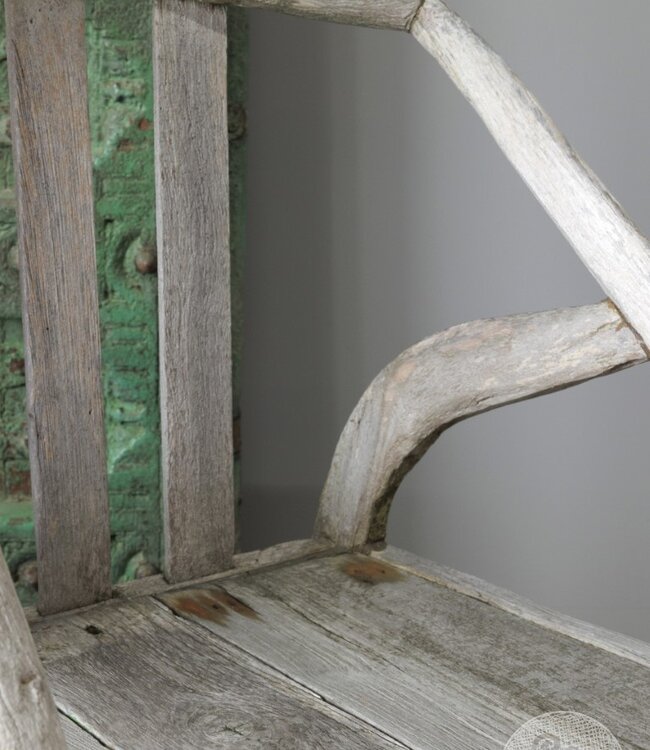 Be-Uniq Oude Verweerde Armstoel | Indonesië | H89 cm