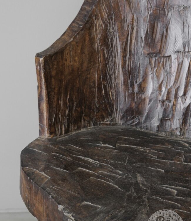 Be-Uniq Antieke Naga Stoel | India | H85 x B50 x D41 cm