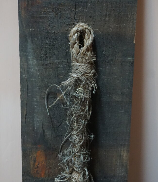 Rene Houtman Oud Houten Plank Met Oude Bel | H73xB17 cm