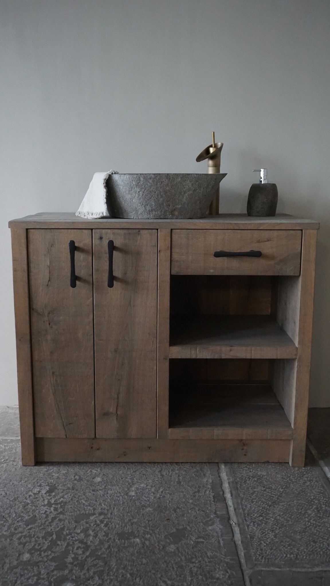 Rene Houtman Badkamermeubel | Nieuw Eikenhout Verouderd | H86 x B100 x D55 cm