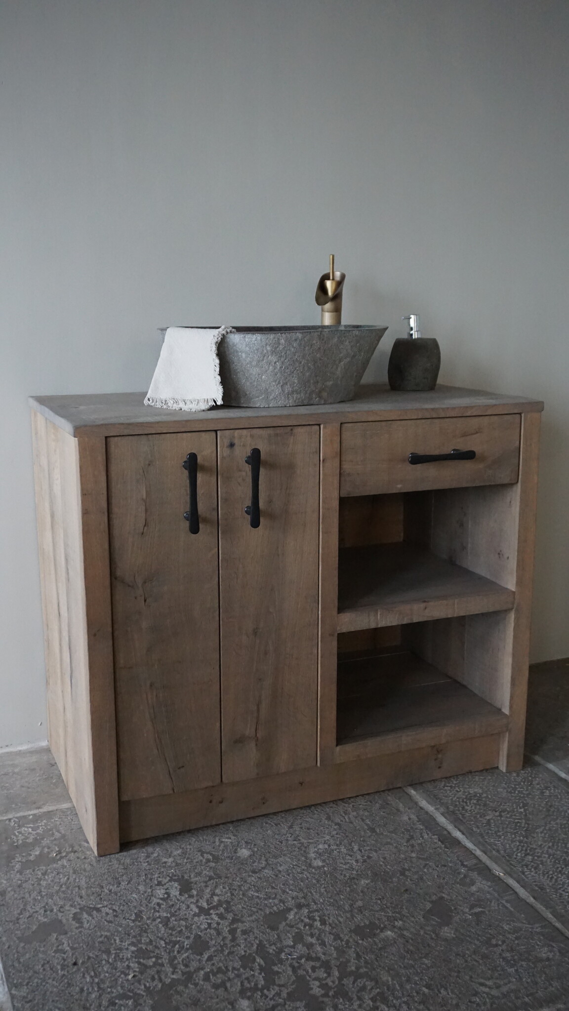 Rene Houtman Badkamermeubel | Nieuw Eikenhout Verouderd | H86 x B100 x D55 cm