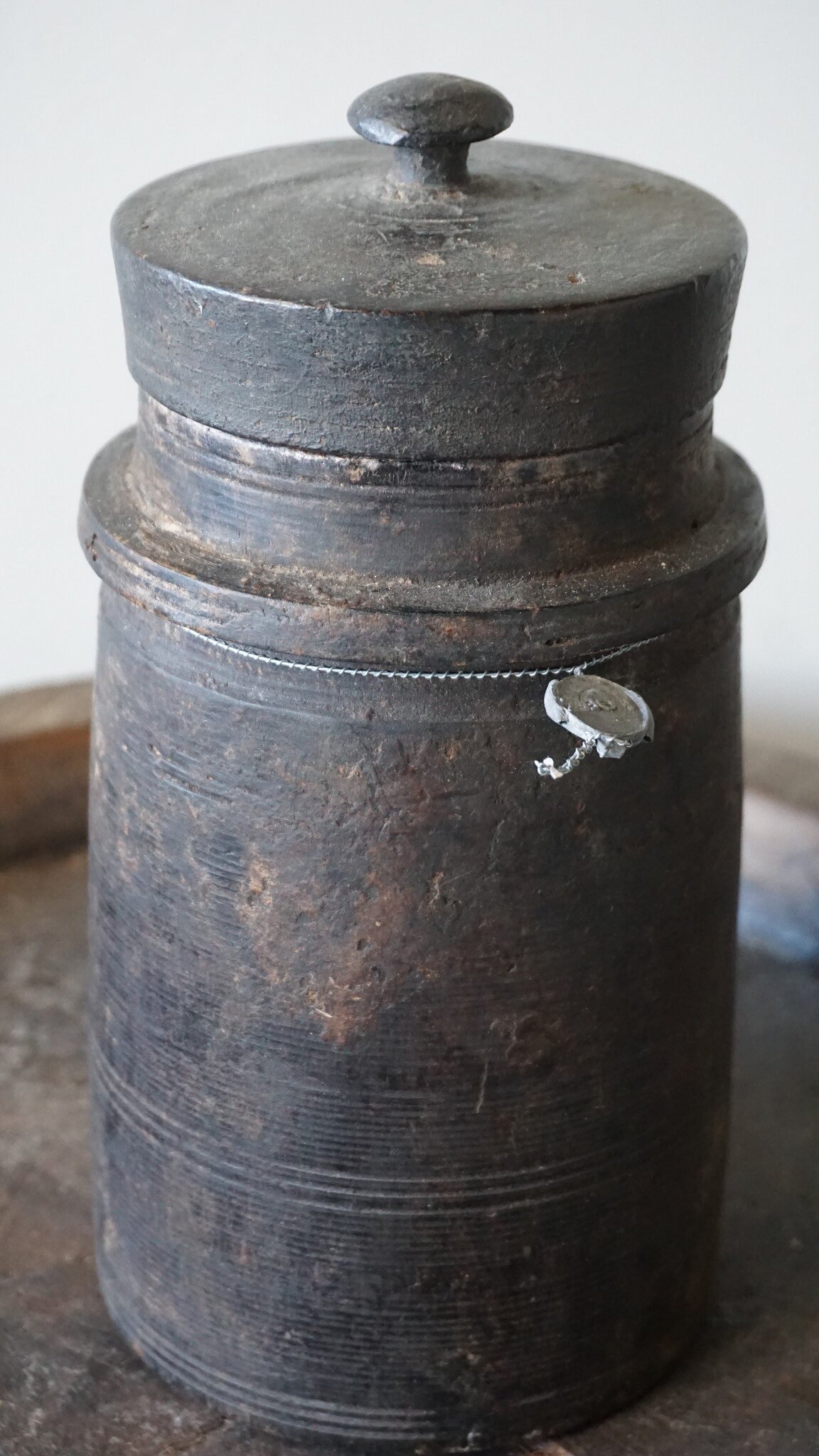 Hoffz Nepalese Houten Kruik/Pot | H26 x D13 cm