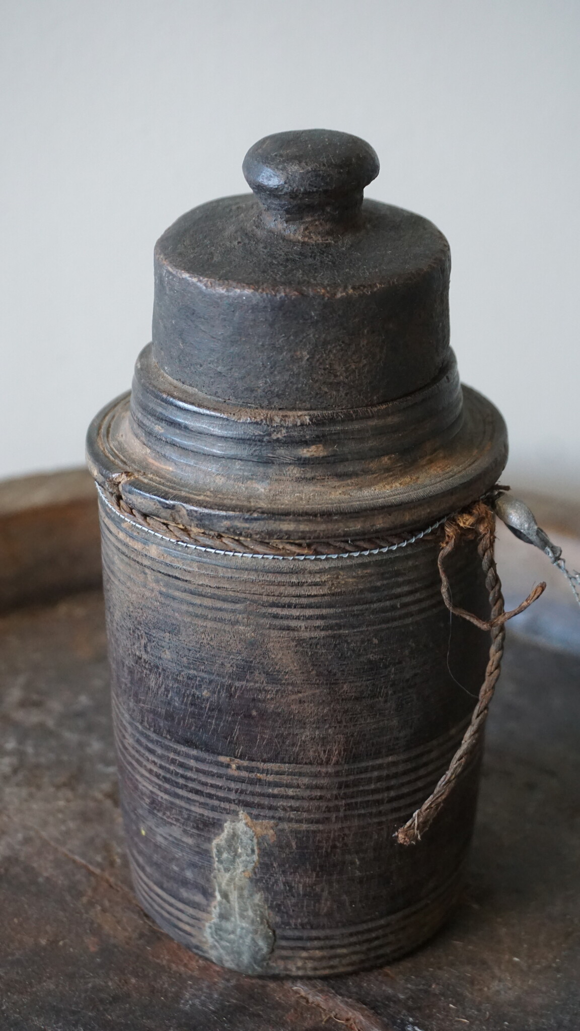 Hoffz Nepalese Houten Kruik/Pot | H20 x D10 cm