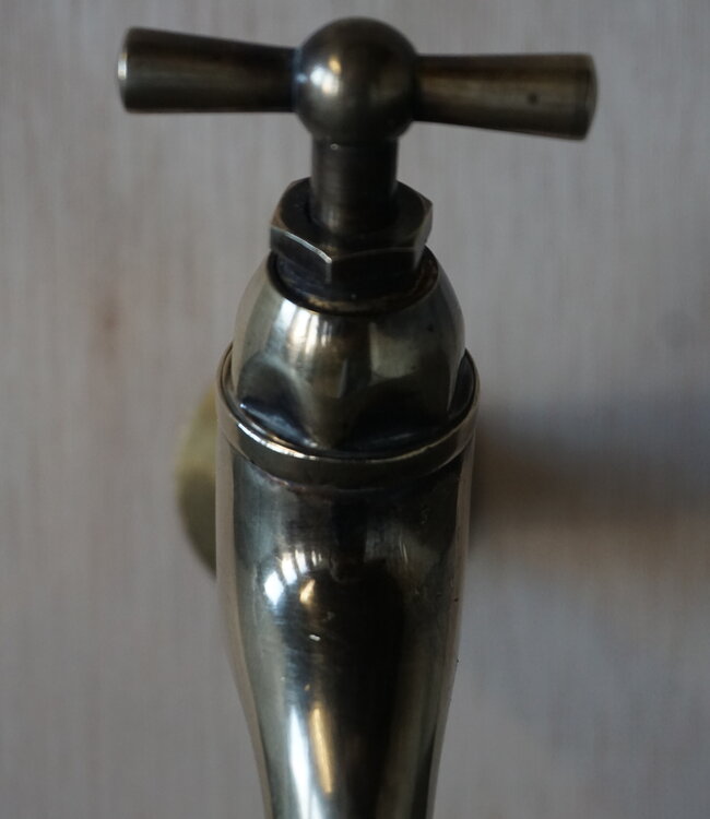 Rene Houtman Maastricht | Messing Gepatineerd Tapkraan | Koud Water Muur