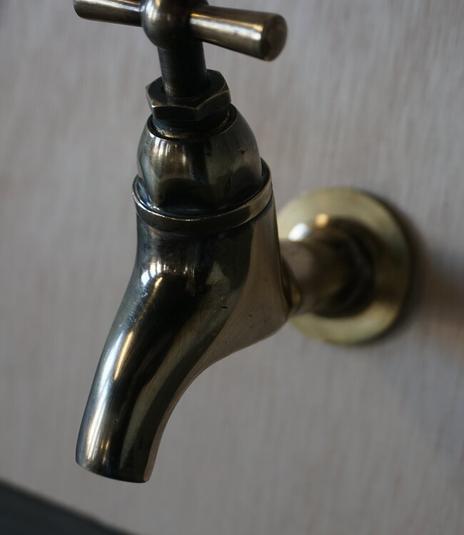 Rene Houtman Maastricht | Messing Gepatineerd Tapkraan | Koud Water Muur