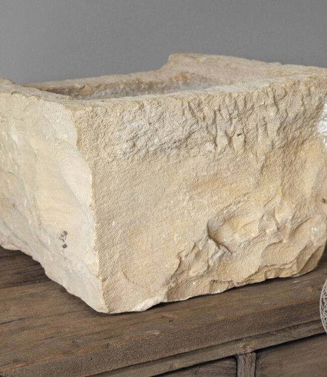 Be-Uniq Antieke Wasbak | India | H29 x B40 x D40 cm