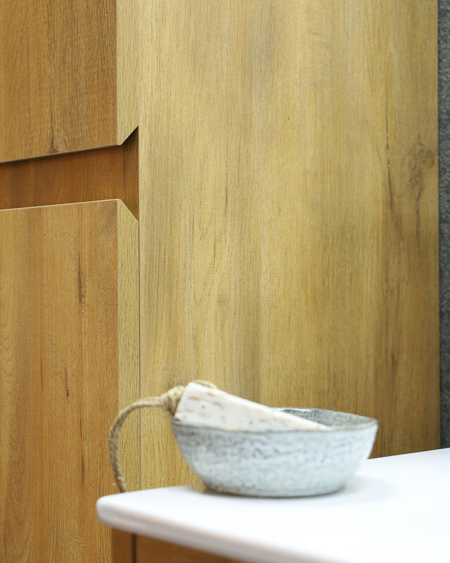 Differnz Hoge Kast Serano | Eiken | H170 x B40 x D35 cm