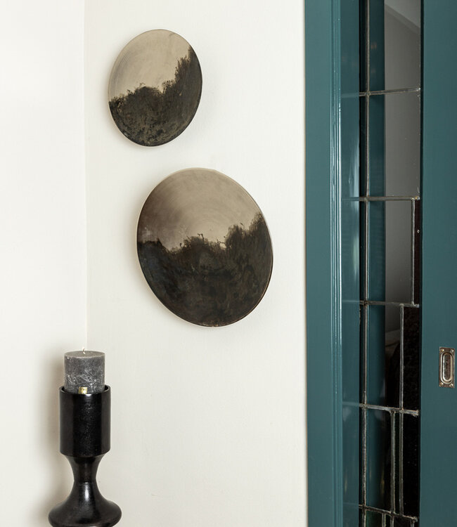 PTMD Taika Black alu ronde kaarshouder met hoge lipjes.