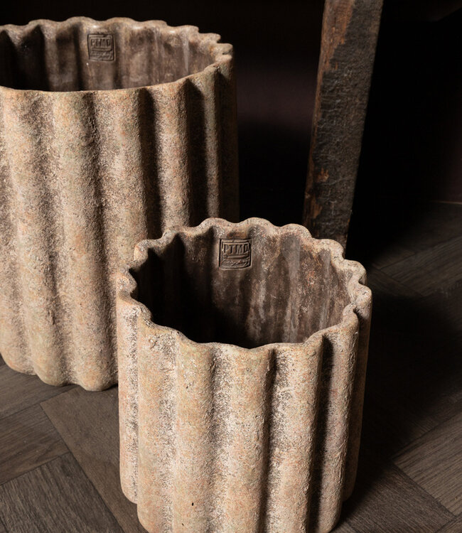 PTMD Jaydean Grey cement pot met geribbelde structuur rond XXL.