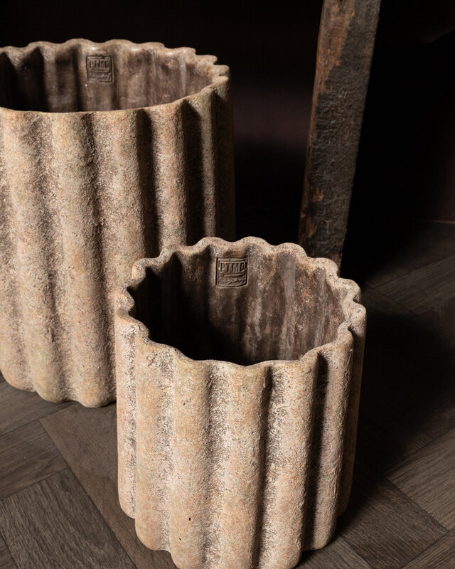PTMD Jaydean Grey cement pot met geribbelde structuur hoog L