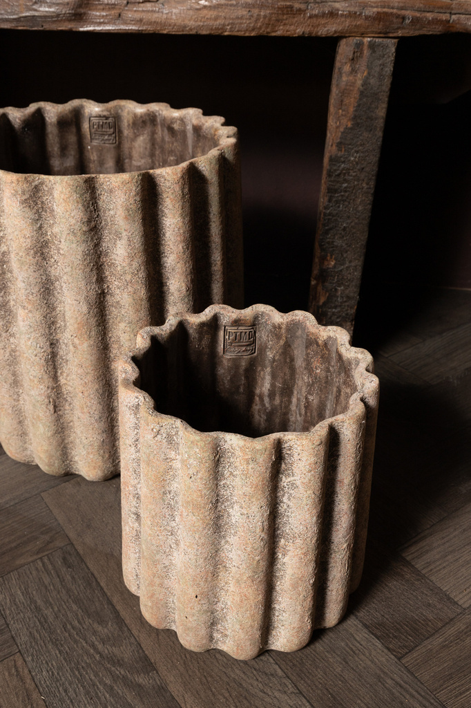 PTMD Jaydean Grey cement pot met geribbelde structuur hoog L