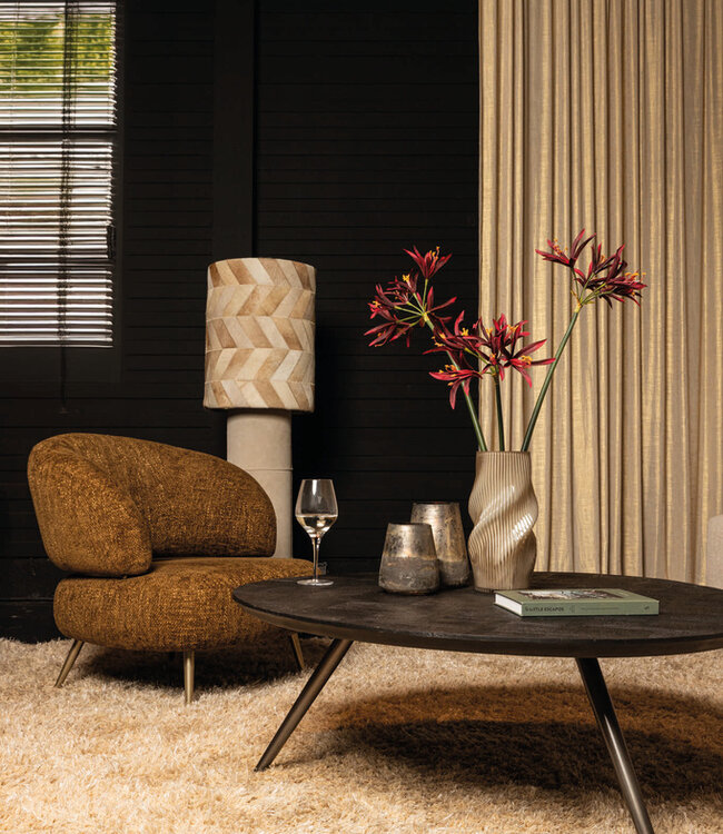 PTMD Fieron Zwarte houten salontafel organisch rond.