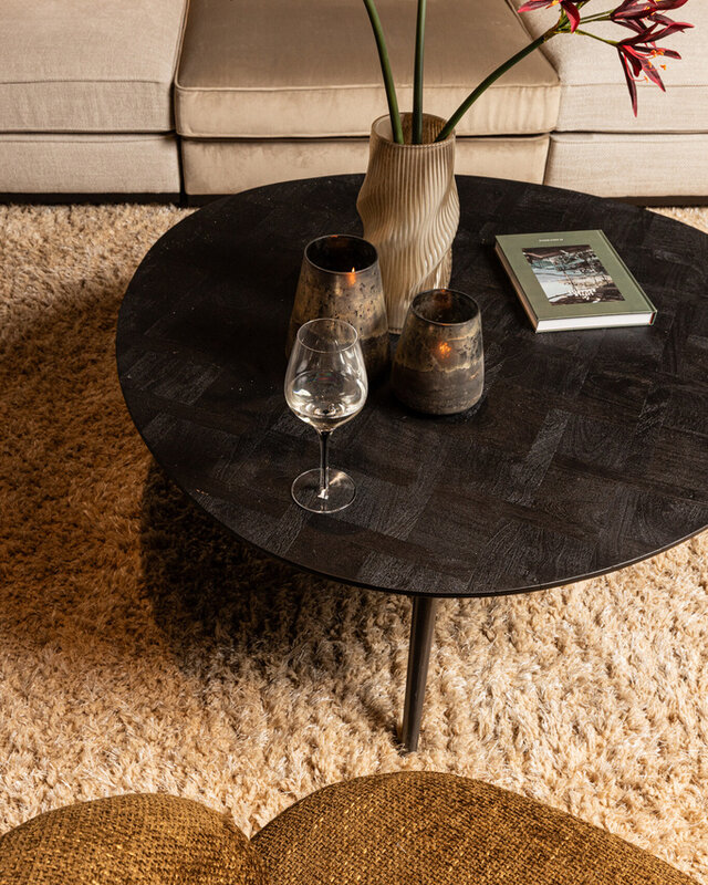 PTMD Fieron Zwarte houten salontafel organisch rond.