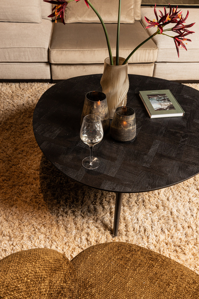 PTMD Fieron Zwarte houten salontafel organisch rond.