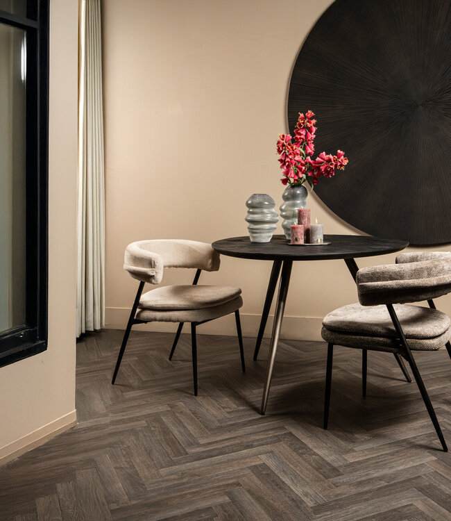 PTMD Fieron Zwarte houten eettafel organisch rond.