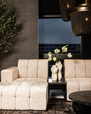 PTMD Laco Brown bijzettafel met marmeren blad en taupe metalen frame.