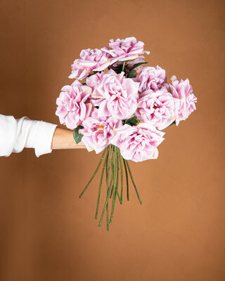PTMD Rozenbloem lila rozenspray met bladeren.