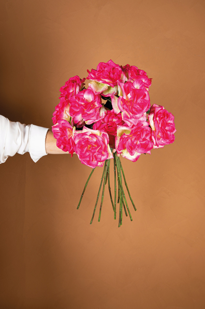 PTMD Rozenbloem helder roze rozenspray met bladeren.