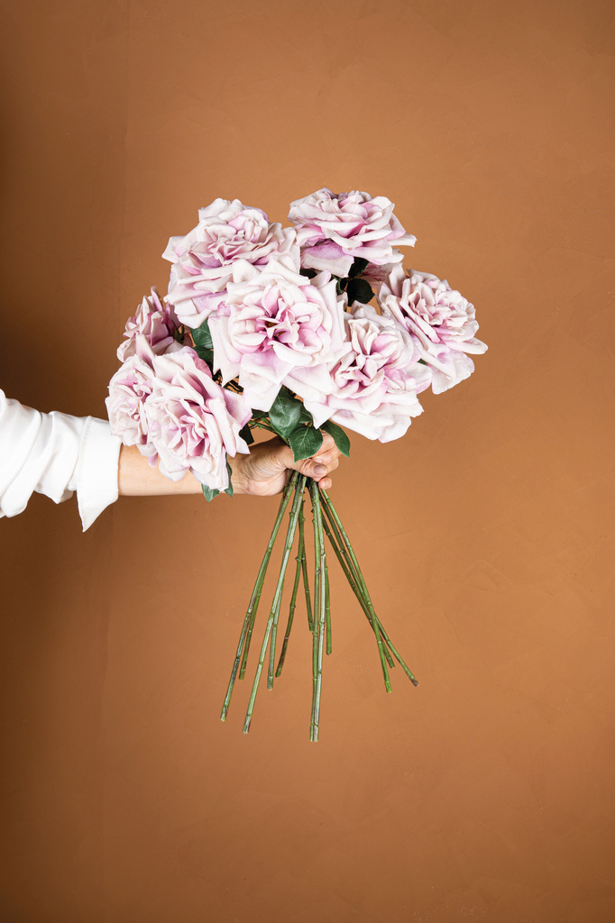 PTMD Rozenbloem lila rozenspray met bladeren.