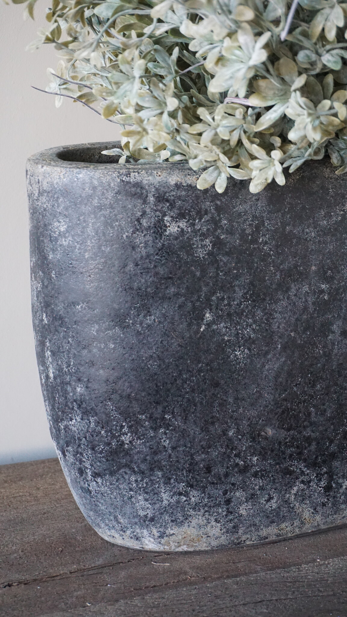 Brynxz Plantenbak Basalt | Ovaal | H28 x B46 x D12 cm