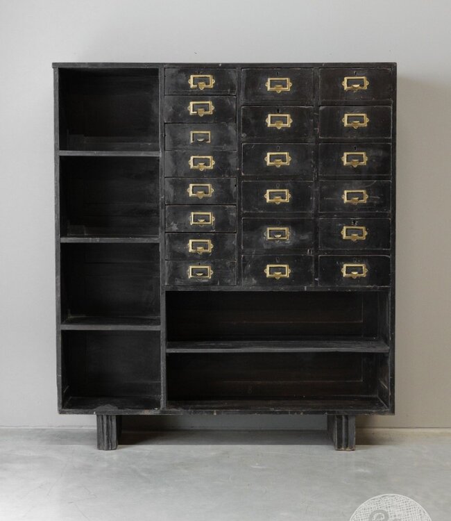 Be-Uniq Oude Ladekast | India | H152 x B133 x D30 cm