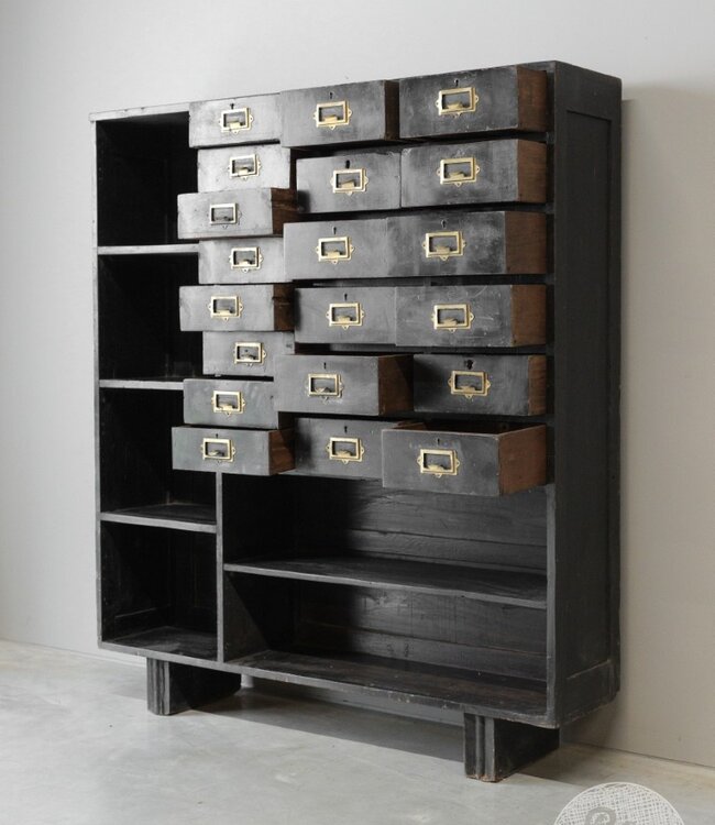 Be-Uniq Oude Ladekast | India | H152 x B133 x D30 cm