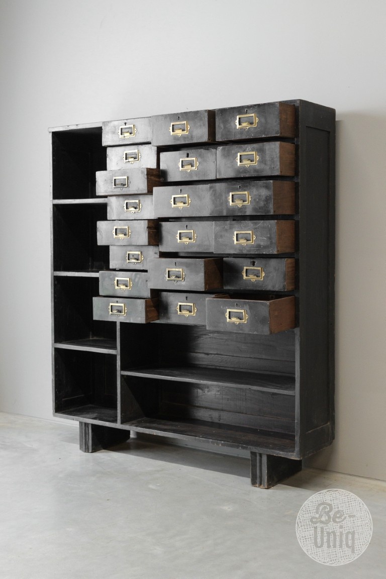 Be-Uniq Oude Ladekast | India | H152 x B133 x D30 cm