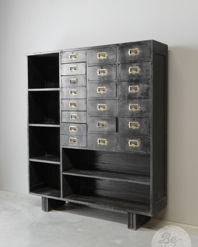 Be-Uniq Oude Ladekast | India | H152 x B133 x D30 cm