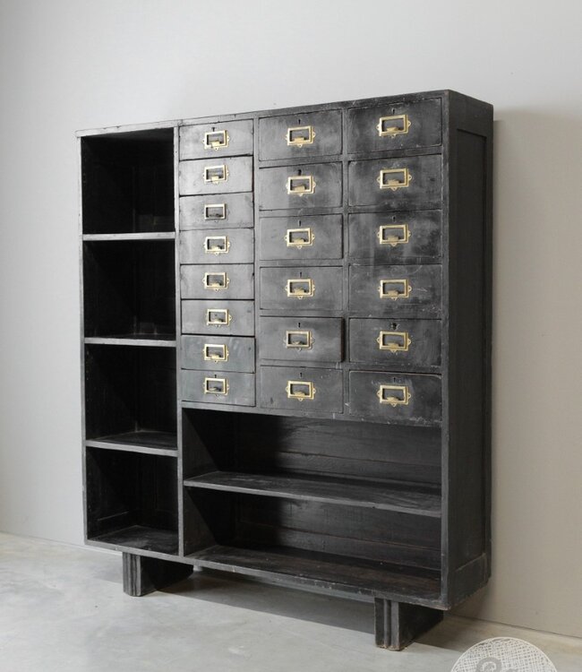 Be-Uniq Oude Ladekast | India | H152 x B133 x D30 cm