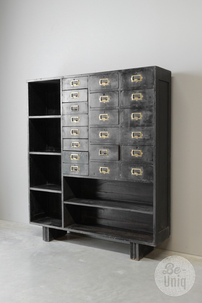 Be-Uniq Oude Ladekast | India | H152 x B133 x D30 cm