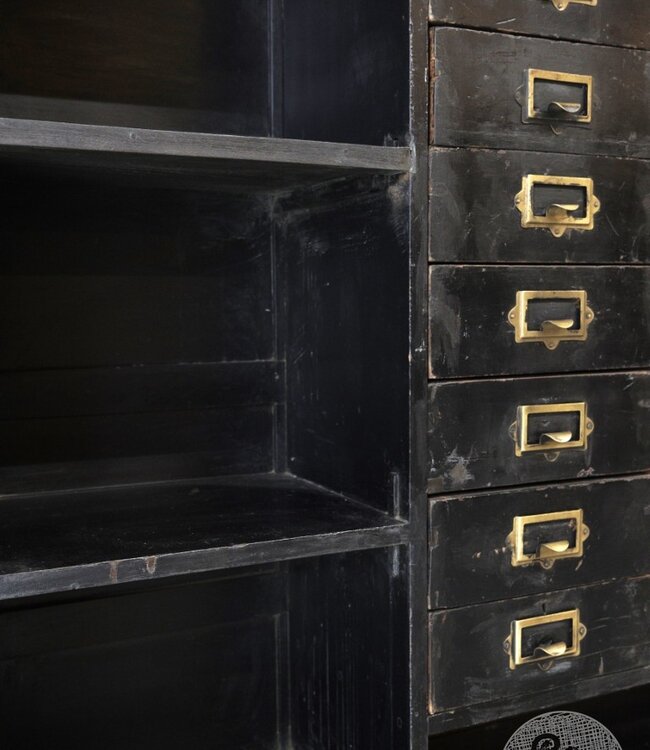 Be-Uniq Oude Ladekast | India | H152 x B133 x D30 cm