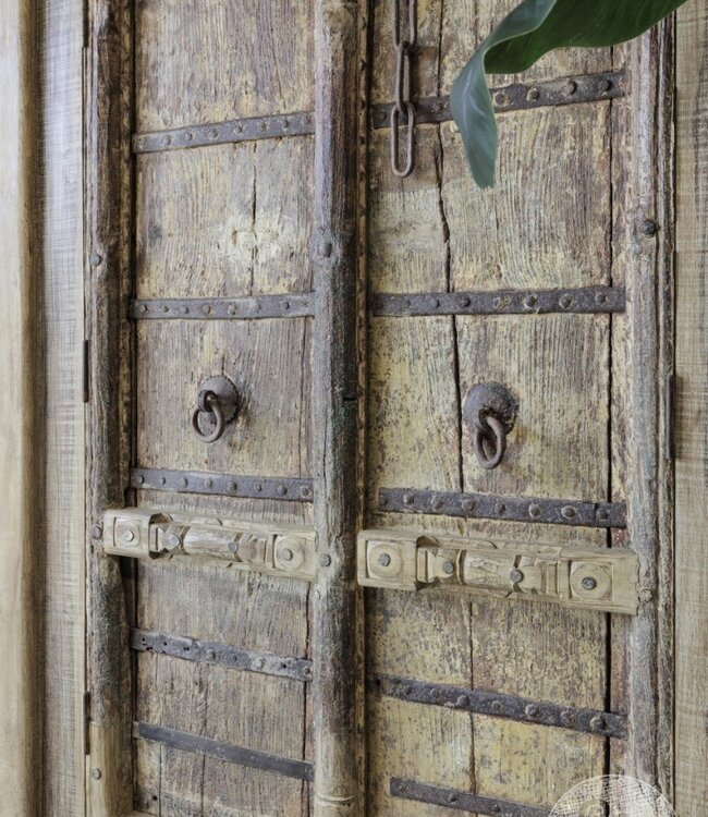 Be-Uniq Oude Kast | India | H196 x B130 x D48 cm