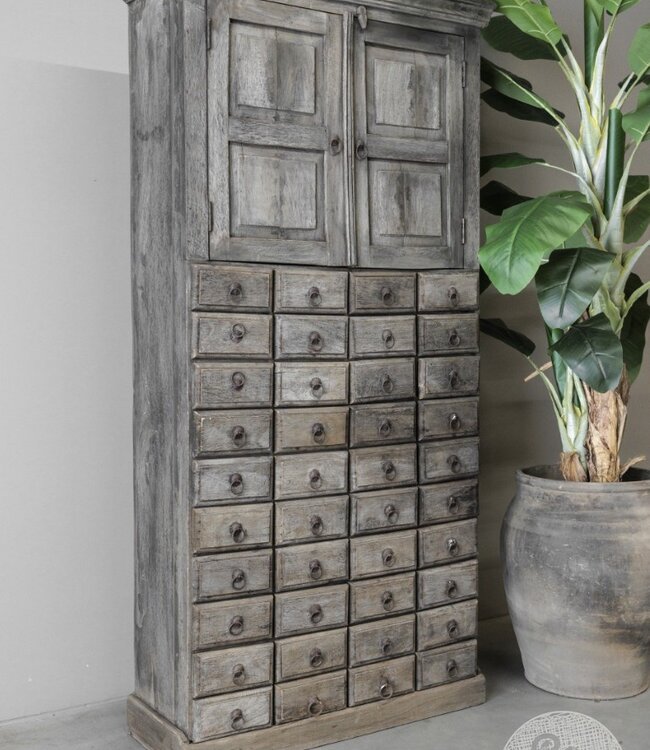 Be-Uniq Oude Ladekast | Verweerd | H190xB94xD33 cm