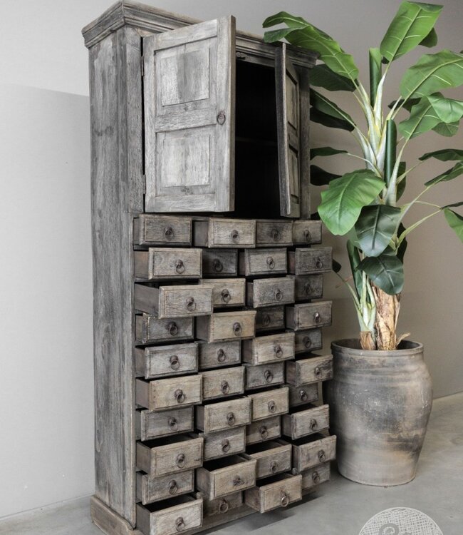 Be-Uniq Oude Ladekast | Verweerd | H190xB94xD33 cm