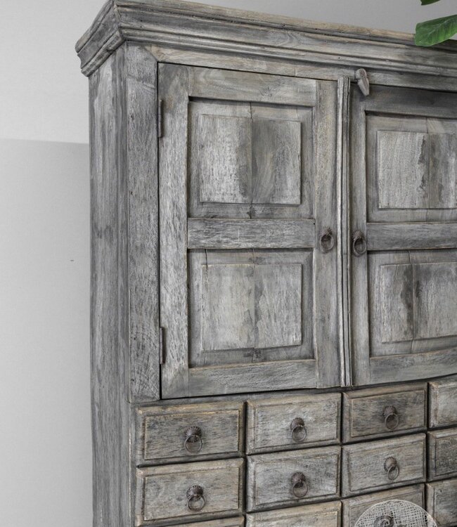 Be-Uniq Oude Ladekast | Verweerd | H190xB94xD33 cm