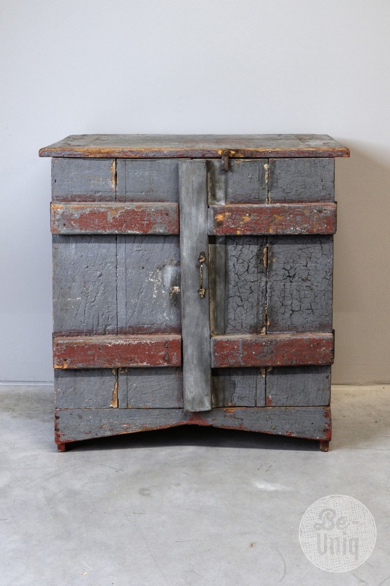 Be-Uniq Oud Industrieel Kastje | India | H79xB70xD43 cm